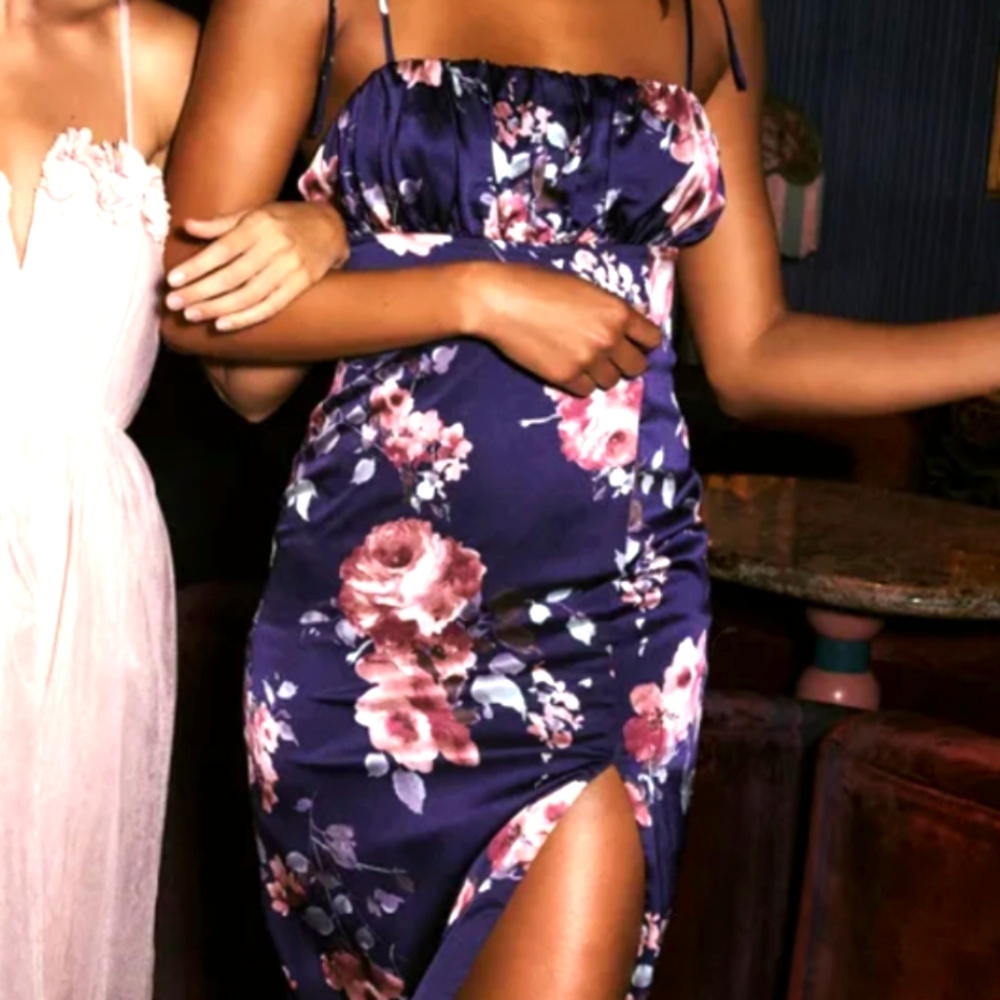Lulu's midi slip dress in Floral navy, size S. Fleur-ty behavior